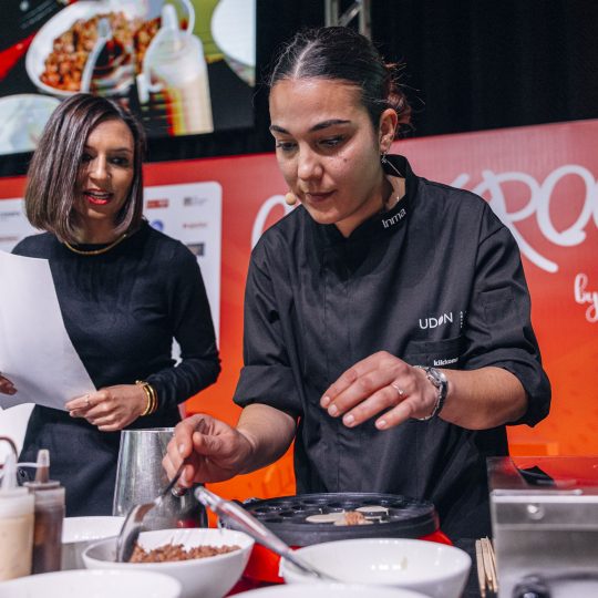 http://www.asianculinaryawards.com/wp-content/plugins/phastpress/phast.php/c2VydmljZT1pbWFnZXMmc3JjPWh0dHBzJTNBJTJGJTJGd3d3LmFzaWFuY3VsaW5hcnlhd2FyZHMuY29tJTJGd3AtY29udGVudCUyRnVwbG9hZHMlMkYyMDIzJTJGMDMlMkZVRE9OX0FDQV8yMDIzXzE0Ny01NDB4NTQwLmpwZyZjYWNoZU1hcmtlcj0xNjc4OTc0ODk2LTU2NDUyJnRva2VuPWM2MjQwYjFhMzY5NzY3YzI.q.jpg