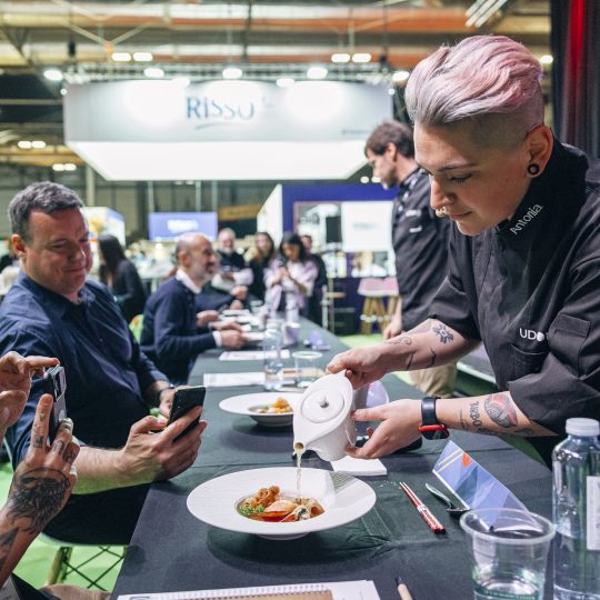 http://www.asianculinaryawards.com/wp-content/plugins/phastpress/phast.php/c2VydmljZT1pbWFnZXMmc3JjPWh0dHBzJTNBJTJGJTJGd3d3LmFzaWFuY3VsaW5hcnlhd2FyZHMuY29tJTJGd3AtY29udGVudCUyRnVwbG9hZHMlMkYyMDIzJTJGMDMlMkZVRE9OX0FDQV8yMDIzXzE1MS01NDB4NTQwLmpwZyZjYWNoZU1hcmtlcj0xNjc4OTc0ODk5LTY4MjAwJnRva2VuPWJkNzFmNzI0N2E1ZTkxYWI.q.jpg