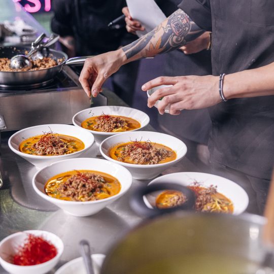 http://www.asianculinaryawards.com/wp-content/plugins/phastpress/phast.php/c2VydmljZT1pbWFnZXMmc3JjPWh0dHBzJTNBJTJGJTJGd3d3LmFzaWFuY3VsaW5hcnlhd2FyZHMuY29tJTJGd3AtY29udGVudCUyRnVwbG9hZHMlMkYyMDIzJTJGMDMlMkZVRE9OX0FDQV8yMDIzXzE1NS01NDB4NTQwLmpwZyZjYWNoZU1hcmtlcj0xNjc4OTc0OTA2LTUyNjIyJnRva2VuPTc3NzU5NjI4MTQwMjI1YzQ.q.jpg