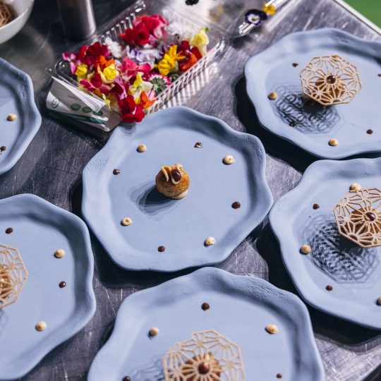 http://www.asianculinaryawards.com/wp-content/plugins/phastpress/phast.php/c2VydmljZT1pbWFnZXMmc3JjPWh0dHBzJTNBJTJGJTJGd3d3LmFzaWFuY3VsaW5hcnlhd2FyZHMuY29tJTJGd3AtY29udGVudCUyRnVwbG9hZHMlMkYyMDIzJTJGMDMlMkZVRE9OX0FDQV8yMDIzXzE3Ni01NDB4NTQwLmpwZyZjYWNoZU1hcmtlcj0xNjc4OTc0OTE5LTYwNTA5JnRva2VuPTI2N2VjYzk5YTY4NGUyZTI.q.jpg