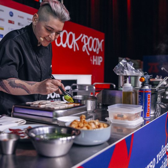 http://www.asianculinaryawards.com/wp-content/plugins/phastpress/phast.php/c2VydmljZT1pbWFnZXMmc3JjPWh0dHBzJTNBJTJGJTJGd3d3LmFzaWFuY3VsaW5hcnlhd2FyZHMuY29tJTJGd3AtY29udGVudCUyRnVwbG9hZHMlMkYyMDIzJTJGMDMlMkZVRE9OX0FDQV8yMDIzXzEwNC01NDB4NTQwLmpwZyZjYWNoZU1hcmtlcj0xNjc4OTc0ODUxLTUyMjc3JnRva2VuPThkN2IwODMzNzVlN2IwNDQ.q.jpg