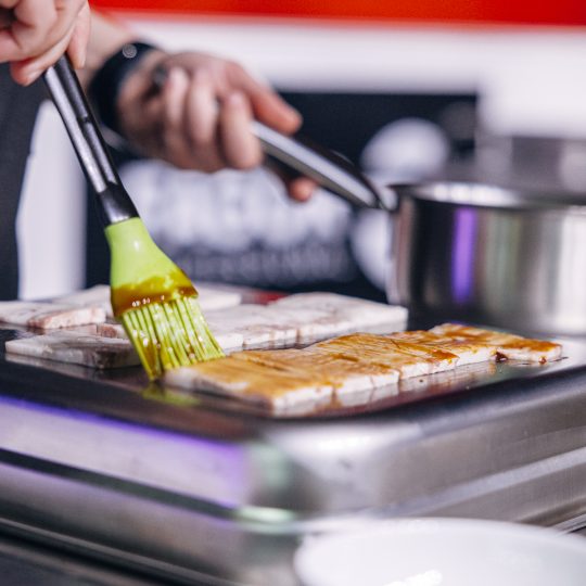 http://www.asianculinaryawards.com/wp-content/plugins/phastpress/phast.php/c2VydmljZT1pbWFnZXMmc3JjPWh0dHBzJTNBJTJGJTJGd3d3LmFzaWFuY3VsaW5hcnlhd2FyZHMuY29tJTJGd3AtY29udGVudCUyRnVwbG9hZHMlMkYyMDIzJTJGMDMlMkZVRE9OX0FDQV8yMDIzXzEwNS01NDB4NTQwLmpwZyZjYWNoZU1hcmtlcj0xNjc4OTc0ODU1LTQwOTg5JnRva2VuPTA5OWYyY2U2YTgxMzY0NWY.q.jpg
