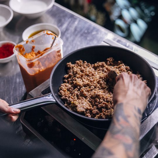 http://www.asianculinaryawards.com/wp-content/plugins/phastpress/phast.php/c2VydmljZT1pbWFnZXMmc3JjPWh0dHBzJTNBJTJGJTJGd3d3LmFzaWFuY3VsaW5hcnlhd2FyZHMuY29tJTJGd3AtY29udGVudCUyRnVwbG9hZHMlMkYyMDIzJTJGMDMlMkZVRE9OX0FDQV8yMDIzXzEwOS01NDB4NTQwLmpwZyZjYWNoZU1hcmtlcj0xNjc4OTc0ODYyLTU1NjU0JnRva2VuPTMxZmM5ODIyODEwZjY1Yjk.q.jpg
