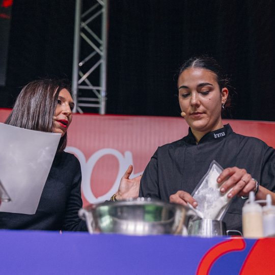 http://www.asianculinaryawards.com/wp-content/plugins/phastpress/phast.php/c2VydmljZT1pbWFnZXMmc3JjPWh0dHBzJTNBJTJGJTJGd3d3LmFzaWFuY3VsaW5hcnlhd2FyZHMuY29tJTJGd3AtY29udGVudCUyRnVwbG9hZHMlMkYyMDIzJTJGMDMlMkZVRE9OX0FDQV8yMDIzXzExNC01NDB4NTQwLmpwZyZjYWNoZU1hcmtlcj0xNjc4OTc0ODY5LTQxMTgwJnRva2VuPTlhM2FmNDc5NTdmMjljMjc.q.jpg