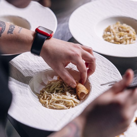 http://www.asianculinaryawards.com/wp-content/plugins/phastpress/phast.php/c2VydmljZT1pbWFnZXMmc3JjPWh0dHBzJTNBJTJGJTJGd3d3LmFzaWFuY3VsaW5hcnlhd2FyZHMuY29tJTJGd3AtY29udGVudCUyRnVwbG9hZHMlMkYyMDIzJTJGMDMlMkZVRE9OX0FDQV8yMDIzXzEyNC01NDB4NTQwLmpwZyZjYWNoZU1hcmtlcj0xNjc4OTc0ODc5LTQzNDI1JnRva2VuPWE1MTkwNDU0M2MxN2ZlM2U.q.jpg