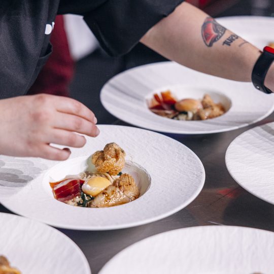 http://www.asianculinaryawards.com/wp-content/plugins/phastpress/phast.php/c2VydmljZT1pbWFnZXMmc3JjPWh0dHBzJTNBJTJGJTJGd3d3LmFzaWFuY3VsaW5hcnlhd2FyZHMuY29tJTJGd3AtY29udGVudCUyRnVwbG9hZHMlMkYyMDIzJTJGMDMlMkZVRE9OX0FDQV8yMDIzXzEzMC01NDB4NTQwLmpwZyZjYWNoZU1hcmtlcj0xNjc4OTc0ODgyLTQwMTI4JnRva2VuPTMxMmNhN2Q4NzExYjhhZmE.q.jpg