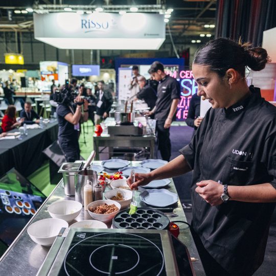 http://www.asianculinaryawards.com/wp-content/plugins/phastpress/phast.php/c2VydmljZT1pbWFnZXMmc3JjPWh0dHBzJTNBJTJGJTJGd3d3LmFzaWFuY3VsaW5hcnlhd2FyZHMuY29tJTJGd3AtY29udGVudCUyRnVwbG9hZHMlMkYyMDIzJTJGMDMlMkZVRE9OX0FDQV8yMDIzXzEzOC01NDB4NTQwLmpwZyZjYWNoZU1hcmtlcj0xNjc4OTc0ODkyLTY5NDE3JnRva2VuPTQyYWM5OWU2MWE5NzI5MWU.q.jpg