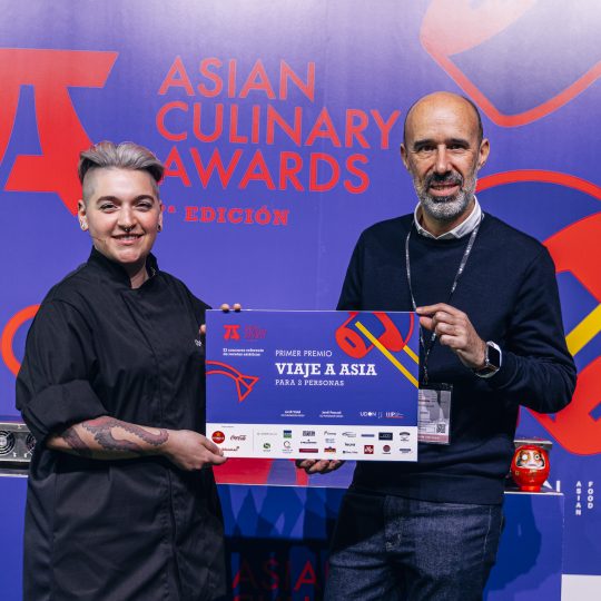 http://www.asianculinaryawards.com/wp-content/plugins/phastpress/phast.php/c2VydmljZT1pbWFnZXMmc3JjPWh0dHBzJTNBJTJGJTJGd3d3LmFzaWFuY3VsaW5hcnlhd2FyZHMuY29tJTJGd3AtY29udGVudCUyRnVwbG9hZHMlMkYyMDIzJTJGMDMlMkZVRE9OX0FDQV8yMDIzXzIwMS01NDB4NTQwLmpwZyZjYWNoZU1hcmtlcj0xNjc4OTc0OTM2LTUyNzM3JnRva2VuPWJkYzJjMDM0ZWQxNzhhZTA.q.jpg