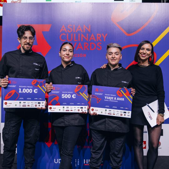 http://www.asianculinaryawards.com/wp-content/plugins/phastpress/phast.php/c2VydmljZT1pbWFnZXMmc3JjPWh0dHBzJTNBJTJGJTJGd3d3LmFzaWFuY3VsaW5hcnlhd2FyZHMuY29tJTJGd3AtY29udGVudCUyRnVwbG9hZHMlMkYyMDIzJTJGMDMlMkZVRE9OX0FDQV8yMDIzXzIwMi01NDB4NTQwLmpwZyZjYWNoZU1hcmtlcj0xNjc4OTc0OTM5LTU4ODE4JnRva2VuPTVjNWJkYmEzNmQ1MTEyNjg.q.jpg
