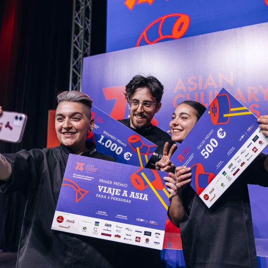 http://www.asianculinaryawards.com/wp-content/plugins/phastpress/phast.php/c2VydmljZT1pbWFnZXMmc3JjPWh0dHBzJTNBJTJGJTJGd3d3LmFzaWFuY3VsaW5hcnlhd2FyZHMuY29tJTJGd3AtY29udGVudCUyRnVwbG9hZHMlMkYyMDIzJTJGMDMlMkZVRE9OX0FDQV8yMDIzXzIwMy01NDB4NTQwLmpwZyZjYWNoZU1hcmtlcj0xNjc4OTc0OTQzLTU1ODQzJnRva2VuPWJjYWIxOGMyMmJlZTYyZjM.q.jpg