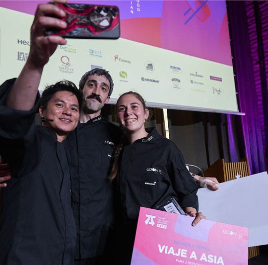https://www.asianculinaryawards.com/wp-content/plugins/phastpress/phast.php/c2VydmljZT1pbWFnZXMmc3JjPWh0dHBzJTNBJTJGJTJGd3d3LmFzaWFuY3VsaW5hcnlhd2FyZHMuY29tJTJGd3AtY29udGVudCUyRnVwbG9hZHMlMkYyMDI1JTJGMDUlMkYxNEE2MzQwLTU0MHg1MzMuanBlZyZjYWNoZU1hcmtlcj0xNzQ4NDIyODE5LTQ0NjEzJnRva2VuPTg1MjQ3YTFkNzBlM2NmNTg.q.jpeg