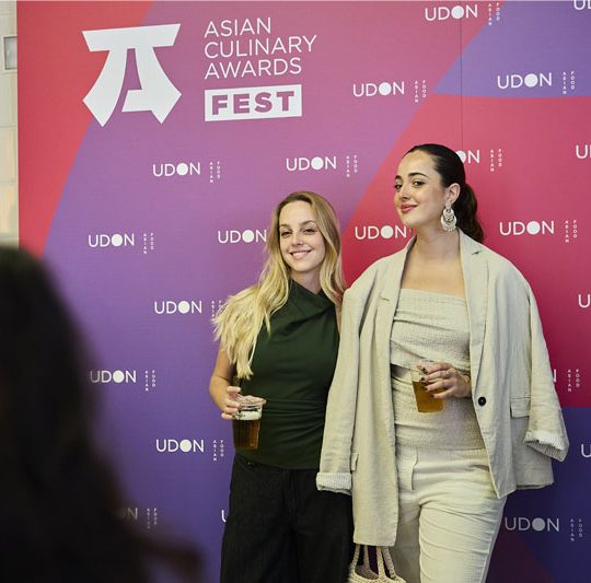 https://www.asianculinaryawards.com/wp-content/plugins/phastpress/phast.php/c2VydmljZT1pbWFnZXMmc3JjPWh0dHBzJTNBJTJGJTJGd3d3LmFzaWFuY3VsaW5hcnlhd2FyZHMuY29tJTJGd3AtY29udGVudCUyRnVwbG9hZHMlMkYyMDI1JTJGMDUlMkZBQ0FfRmVzdDIwMjVfMDE3My1jb3BpYS01NDB4NTMzLmpwZWcmY2FjaGVNYXJrZXI9MTc0ODQyNzY0Mi00NTU2NyZ0b2tlbj0yMzc3OTJjMzYxYTI3ZWM2.q.jpeg