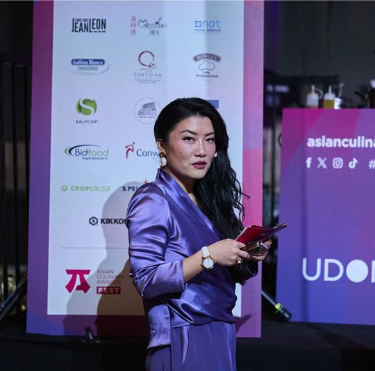 https://www.asianculinaryawards.com/wp-content/plugins/phastpress/phast.php/c2VydmljZT1pbWFnZXMmc3JjPWh0dHBzJTNBJTJGJTJGd3d3LmFzaWFuY3VsaW5hcnlhd2FyZHMuY29tJTJGd3AtY29udGVudCUyRnVwbG9hZHMlMkYyMDI1JTJGMDUlMkZBQ0FfRmVzdDIwMjVfMDM2NC01NDB4NTMzLmpwZWcmY2FjaGVNYXJrZXI9MTc0ODQyMjg0MS00MzA2MyZ0b2tlbj00NzZlYWMyOGJmMzc3ZTI3.q.jpeg