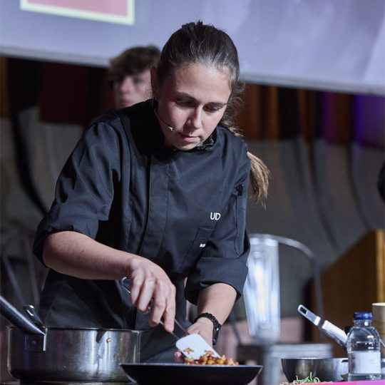https://www.asianculinaryawards.com/wp-content/plugins/phastpress/phast.php/c2VydmljZT1pbWFnZXMmc3JjPWh0dHBzJTNBJTJGJTJGd3d3LmFzaWFuY3VsaW5hcnlhd2FyZHMuY29tJTJGd3AtY29udGVudCUyRnVwbG9hZHMlMkYyMDI1JTJGMDUlMkZBQ0FfRmVzdDIwMjVfMDY1Ny01NDB4NTQwLmpwZWcmY2FjaGVNYXJrZXI9MTc0ODQyMjg1My00MTk3OCZ0b2tlbj00OGUzNTYzYWIyNzMwZjNj.q.jpeg