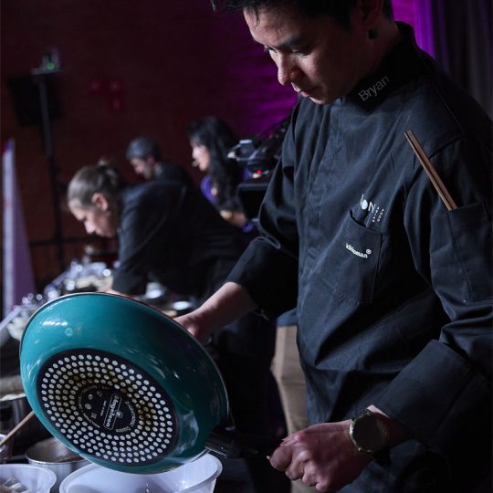 https://www.asianculinaryawards.com/wp-content/plugins/phastpress/phast.php/c2VydmljZT1pbWFnZXMmc3JjPWh0dHBzJTNBJTJGJTJGd3d3LmFzaWFuY3VsaW5hcnlhd2FyZHMuY29tJTJGd3AtY29udGVudCUyRnVwbG9hZHMlMkYyMDI1JTJGMDUlMkZBQ0FfRmVzdDIwMjVfMDc2Ny01NDB4NTQwLmpwZWcmY2FjaGVNYXJrZXI9MTc0ODQyMjg1Ny00NDYzNSZ0b2tlbj0xYWVkNTQ4NjYzNGRiYzE1.q.jpeg