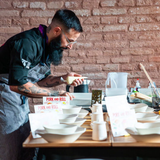 https://www.asianculinaryawards.com/wp-content/plugins/phastpress/phast.php/c2VydmljZT1pbWFnZXMmc3JjPWh0dHBzJTNBJTJGJTJGd3d3LmFzaWFuY3VsaW5hcnlhd2FyZHMuY29tJTJGd3AtY29udGVudCUyRnVwbG9hZHMlMkYyMDI2JTJGMDYlMkZVZG9uX0F3YXJkczIwMjZfMDIwLTU0MHg1NDAuanBnJmNhY2hlTWFya2VyPTE3ODcxMzU4NDItNzc4MzgmdG9rZW49ZjBiM2UxY2NkOGNhZTNhNQ.q.jpg