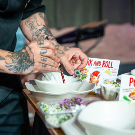 https://www.asianculinaryawards.com/wp-content/plugins/phastpress/phast.php/c2VydmljZT1pbWFnZXMmc3JjPWh0dHBzJTNBJTJGJTJGd3d3LmFzaWFuY3VsaW5hcnlhd2FyZHMuY29tJTJGd3AtY29udGVudCUyRnVwbG9hZHMlMkYyMDI2JTJGMDYlMkZVZG9uX0F3YXJkczIwMjZfMDMwLTU0MHg1NDAuanBnJmNhY2hlTWFya2VyPTE3ODcxMzU4NDItNTU4NTMmdG9rZW49NGU2ZjVlMTg5NmQwZjJiMQ.q.jpg