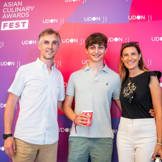 https://www.asianculinaryawards.com/wp-content/plugins/phastpress/phast.php/c2VydmljZT1pbWFnZXMmc3JjPWh0dHBzJTNBJTJGJTJGd3d3LmFzaWFuY3VsaW5hcnlhd2FyZHMuY29tJTJGd3AtY29udGVudCUyRnVwbG9hZHMlMkYyMDI2JTJGMDYlMkZVZG9uX0F3YXJkczIwMjZfMDUyLTU0MHg1NDAuanBnJmNhY2hlTWFya2VyPTE3ODcxMzU4NDItNjQ4MTMmdG9rZW49MDljYTU4YTA4MGNkNjE4YQ.q.jpg