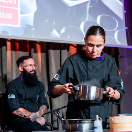 https://www.asianculinaryawards.com/wp-content/plugins/phastpress/phast.php/c2VydmljZT1pbWFnZXMmc3JjPWh0dHBzJTNBJTJGJTJGd3d3LmFzaWFuY3VsaW5hcnlhd2FyZHMuY29tJTJGd3AtY29udGVudCUyRnVwbG9hZHMlMkYyMDI2JTJGMDYlMkZVZG9uX0F3YXJkczIwMjZfMTA5LTU0MHg1NDAuanBnJmNhY2hlTWFya2VyPTE3ODcxMzU4NDItNTgzNTYmdG9rZW49OTIwYzI1NmQwYzlkMmM4ZA.q.jpg